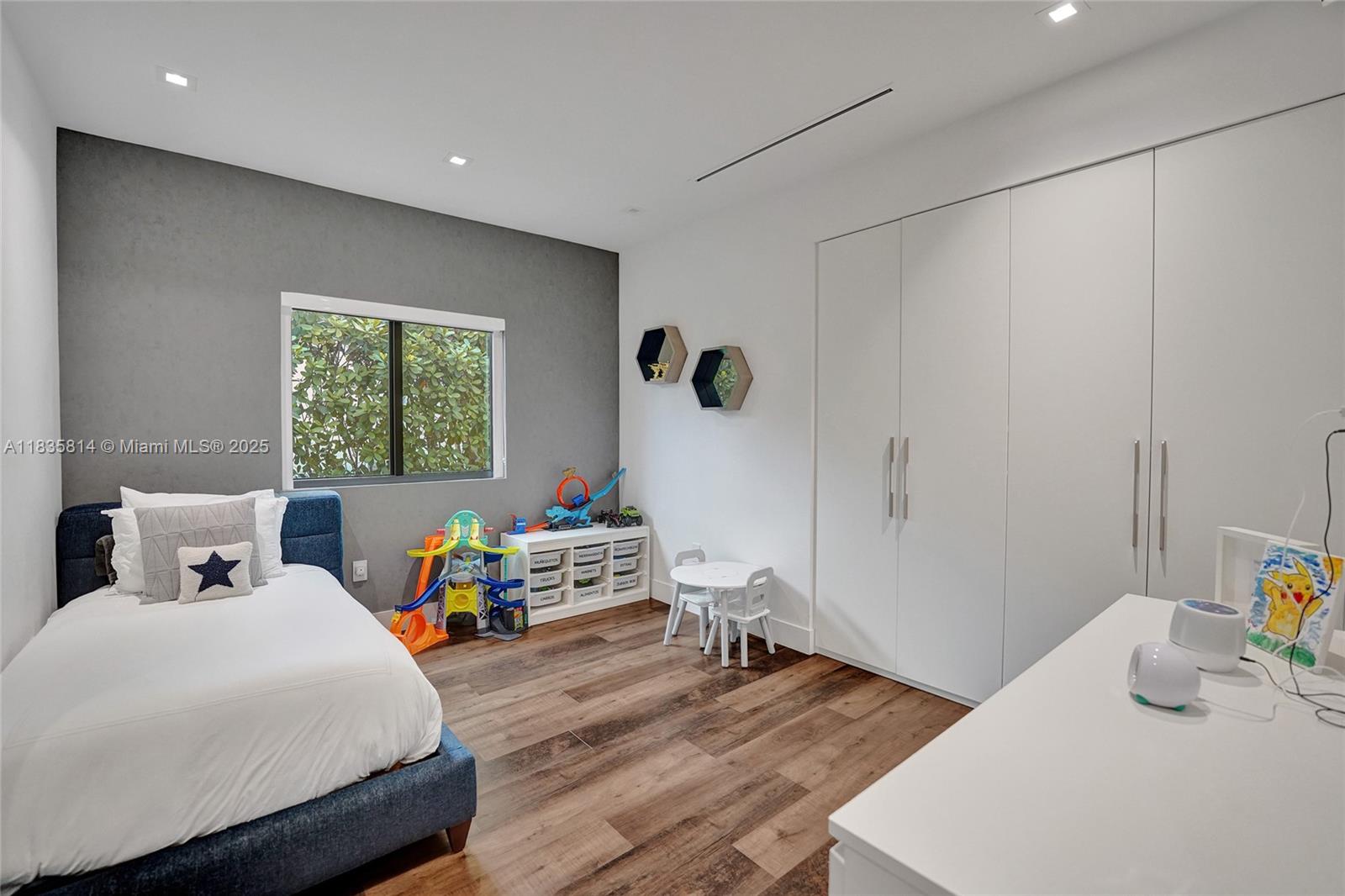 COUNTY SQUIRE ESTATES SEC - Residential Lease