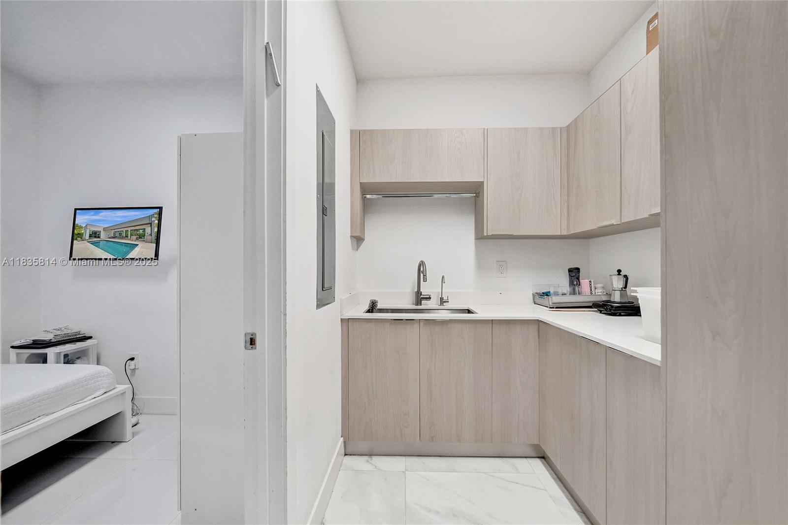 COUNTY SQUIRE ESTATES SEC - Residential Lease