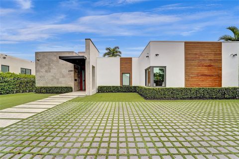 2441 NE 200th St . Miami FL 33180