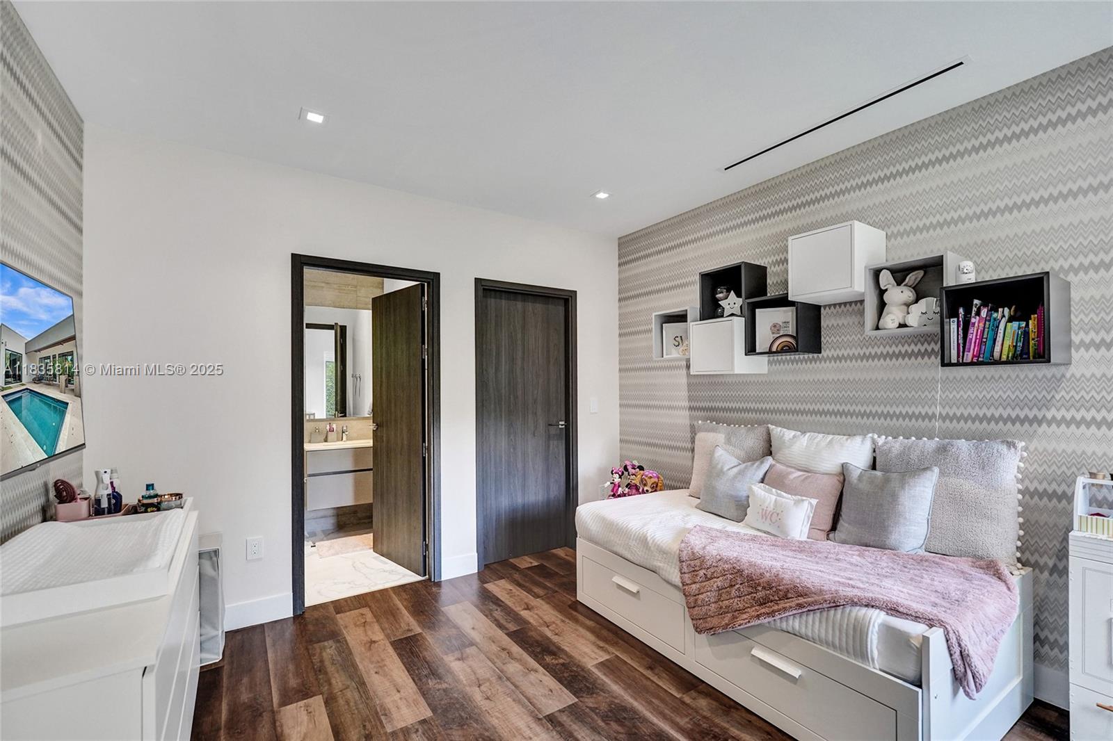 COUNTY SQUIRE ESTATES SEC - Residential Lease