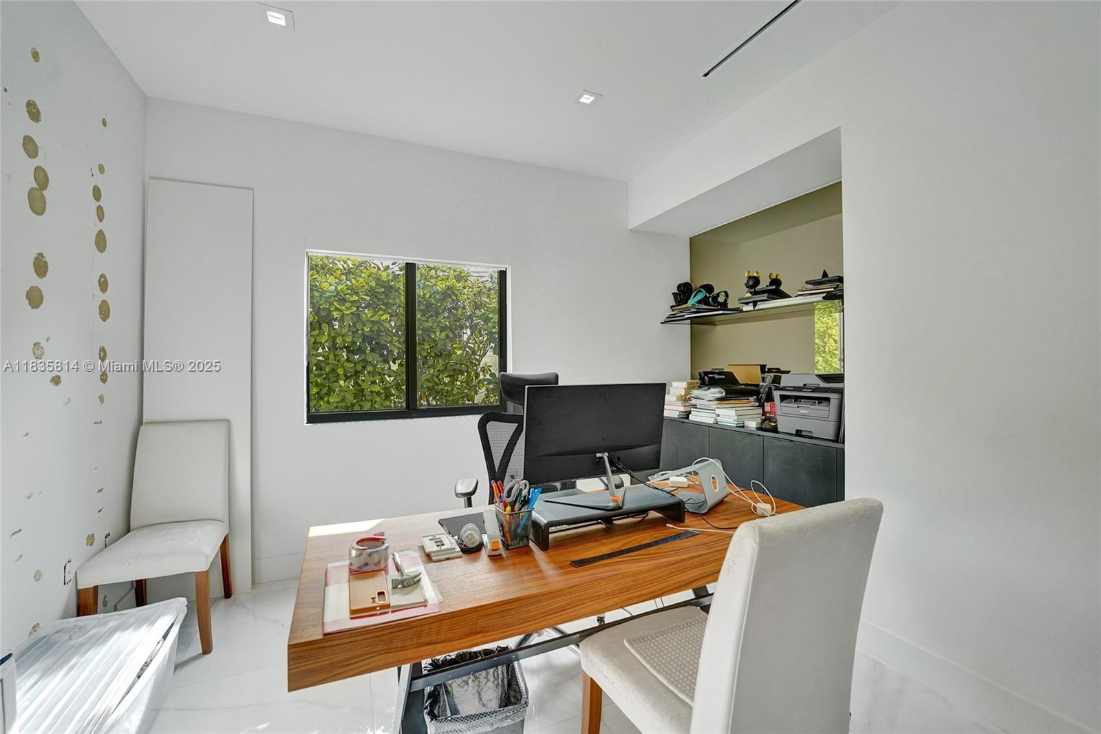 COUNTY SQUIRE ESTATES SEC - Residential Lease