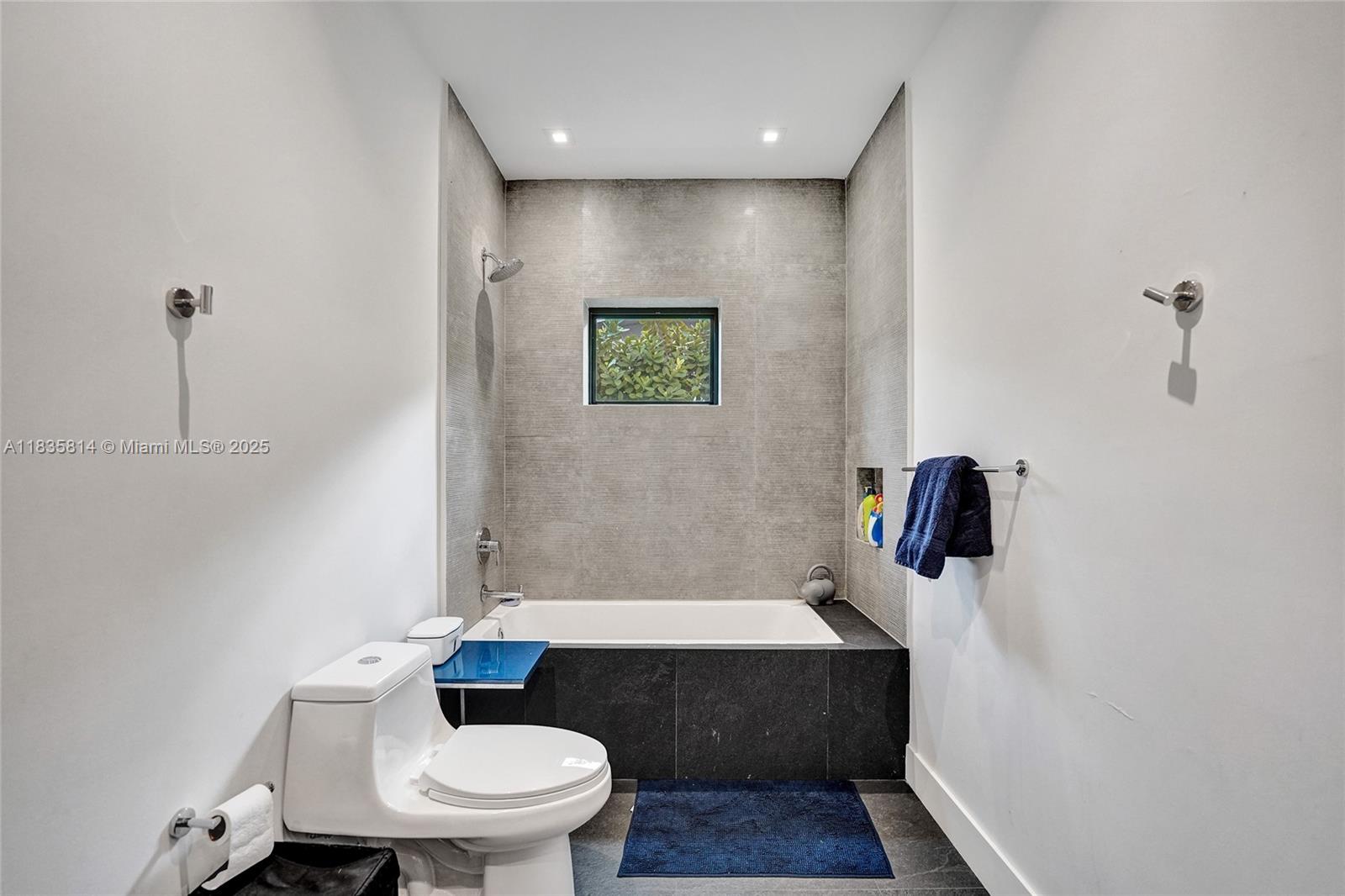 COUNTY SQUIRE ESTATES SEC - Residential Lease