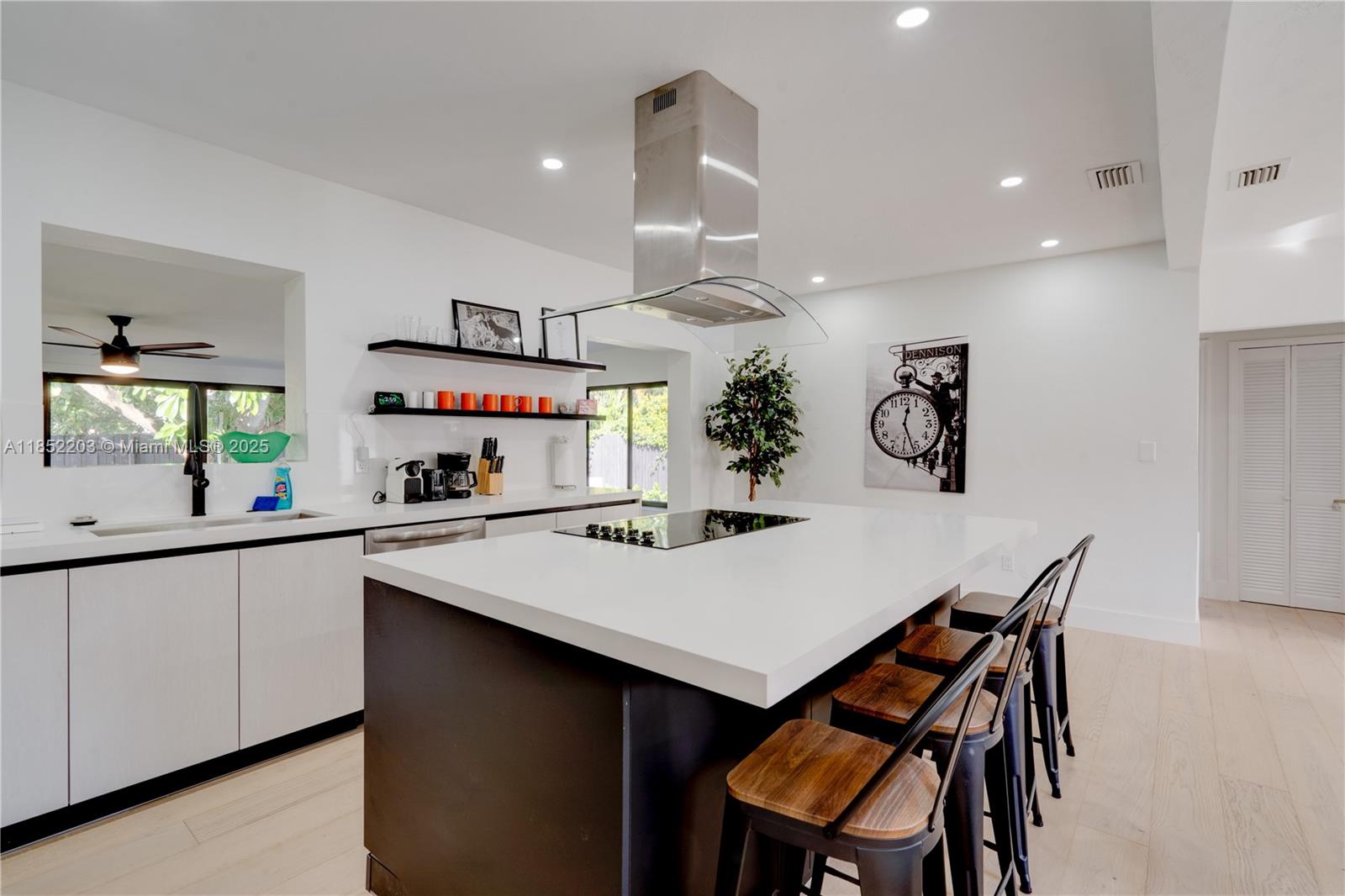 DIXIE MANOR - Residential