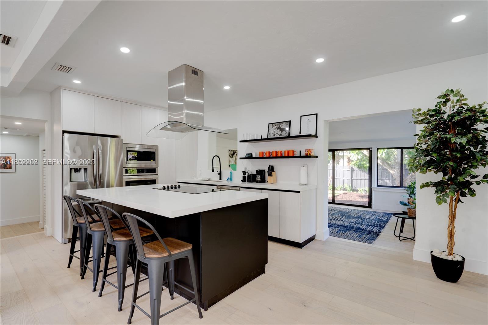 DIXIE MANOR - Residential