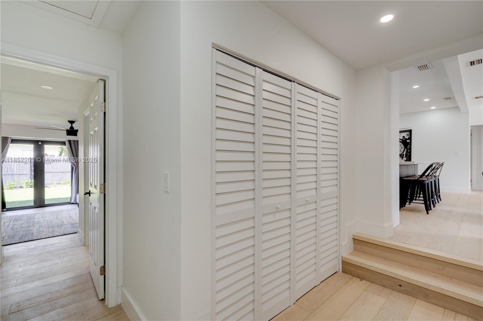 DIXIE MANOR - Residential