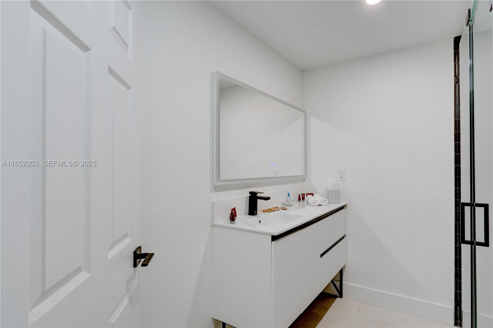 DIXIE MANOR - Residential