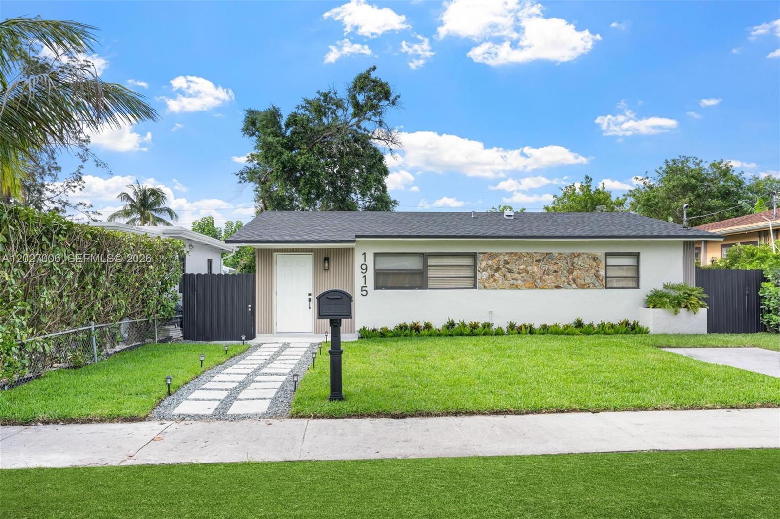 EVERGLADES AVE HTS ADDN - Residential