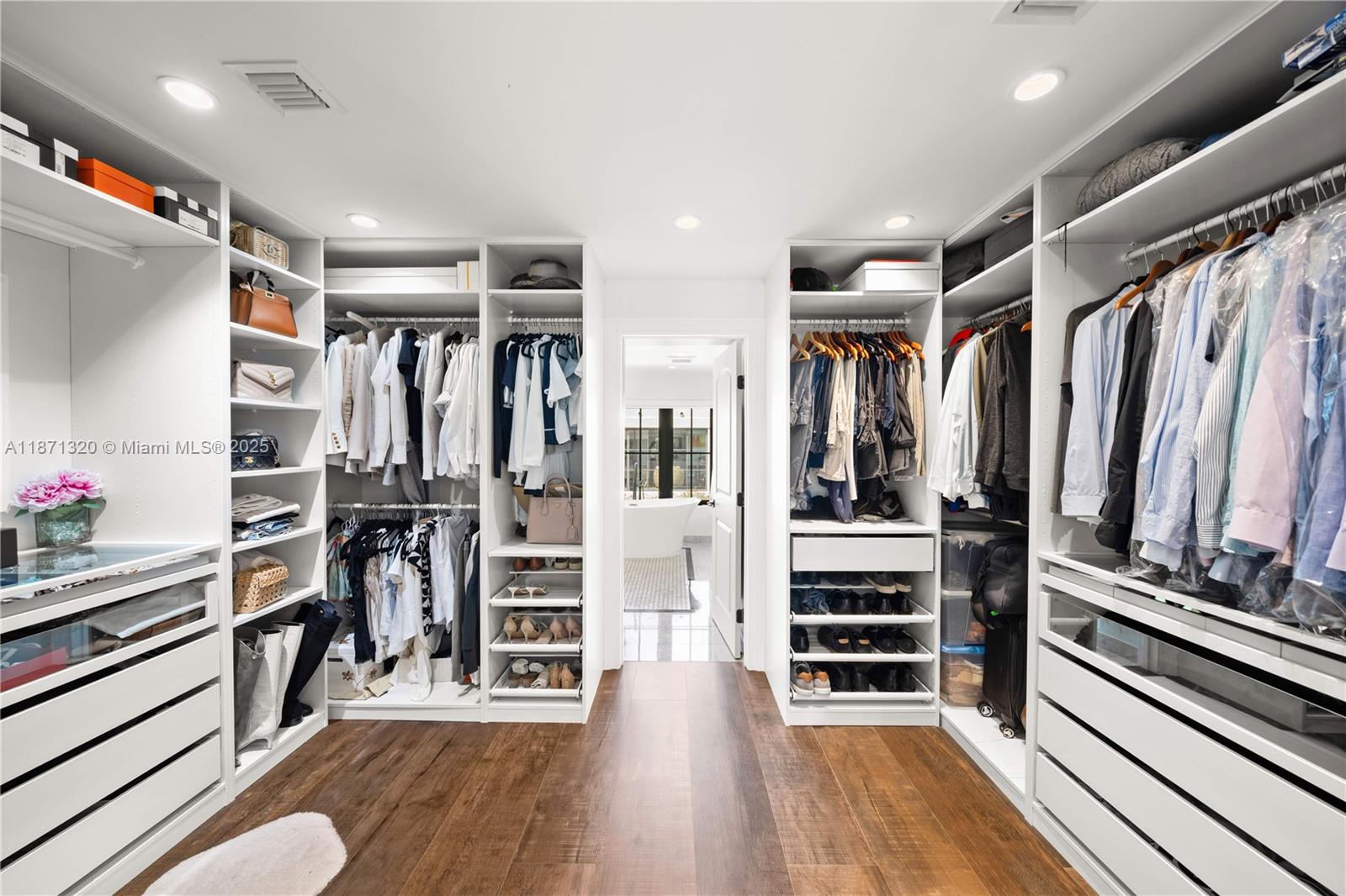 BEACH VIEW - Residential Lease