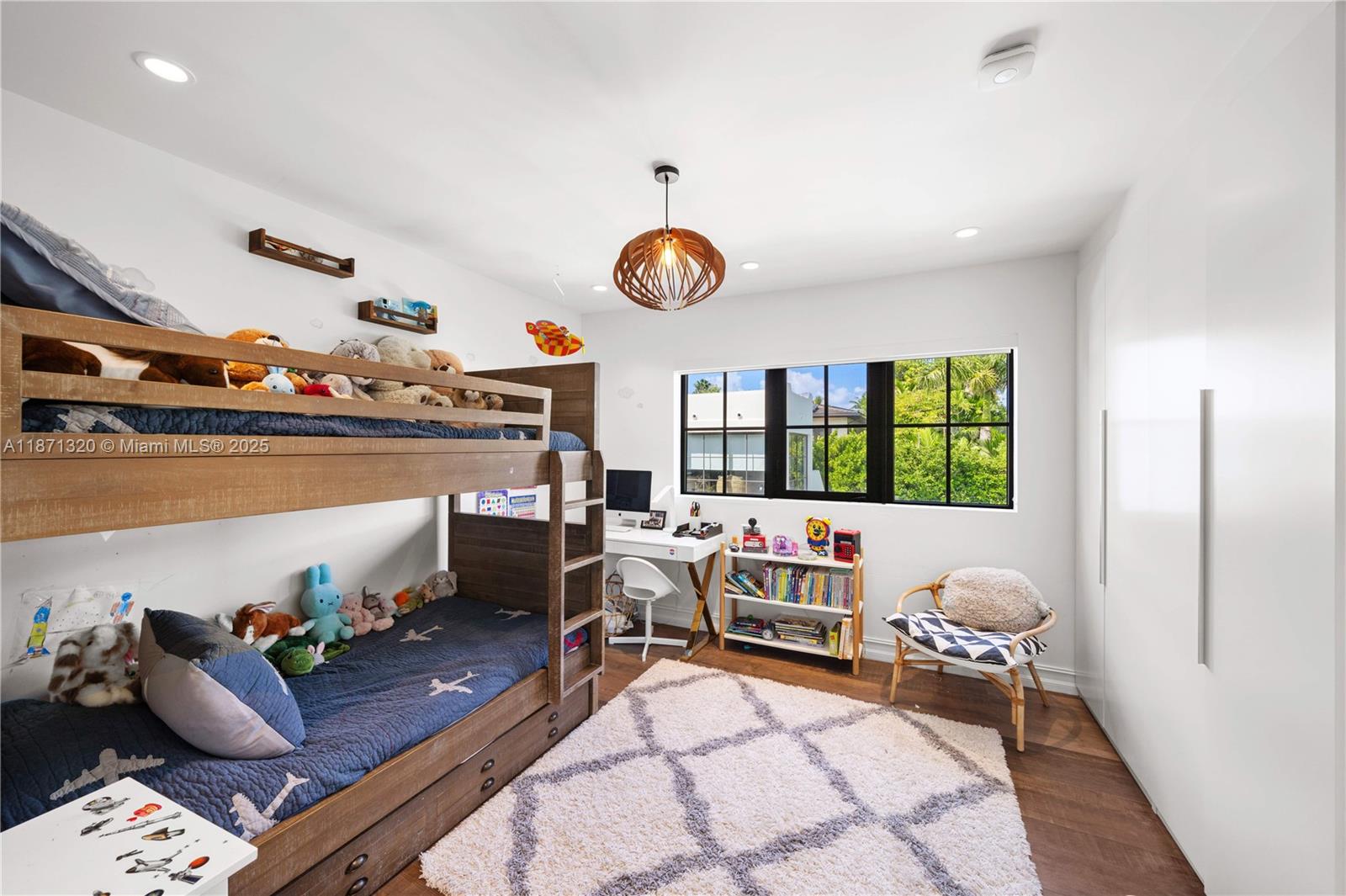 BEACH VIEW - Residential Lease