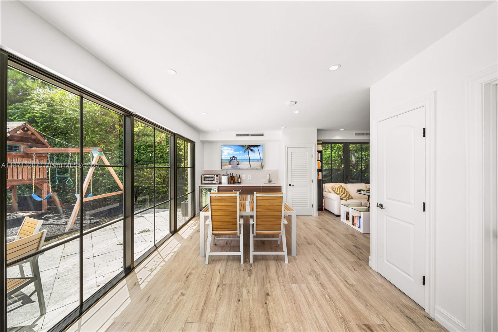 BEACH VIEW - Residential Lease