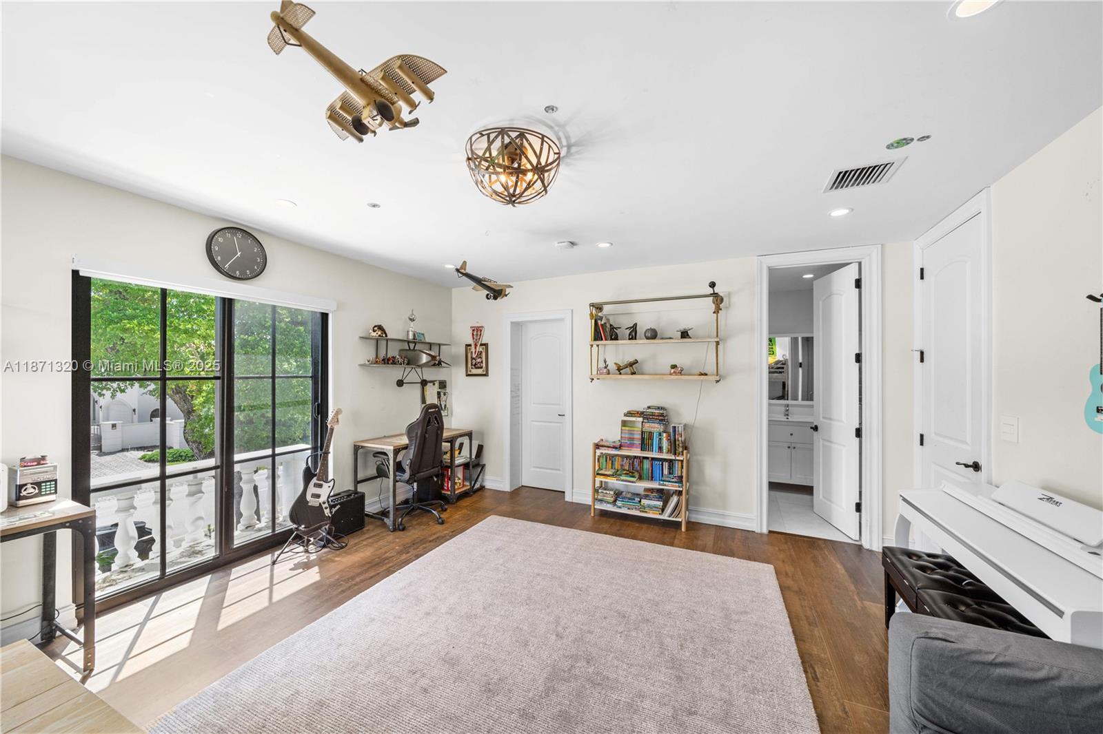 BEACH VIEW - Residential Lease