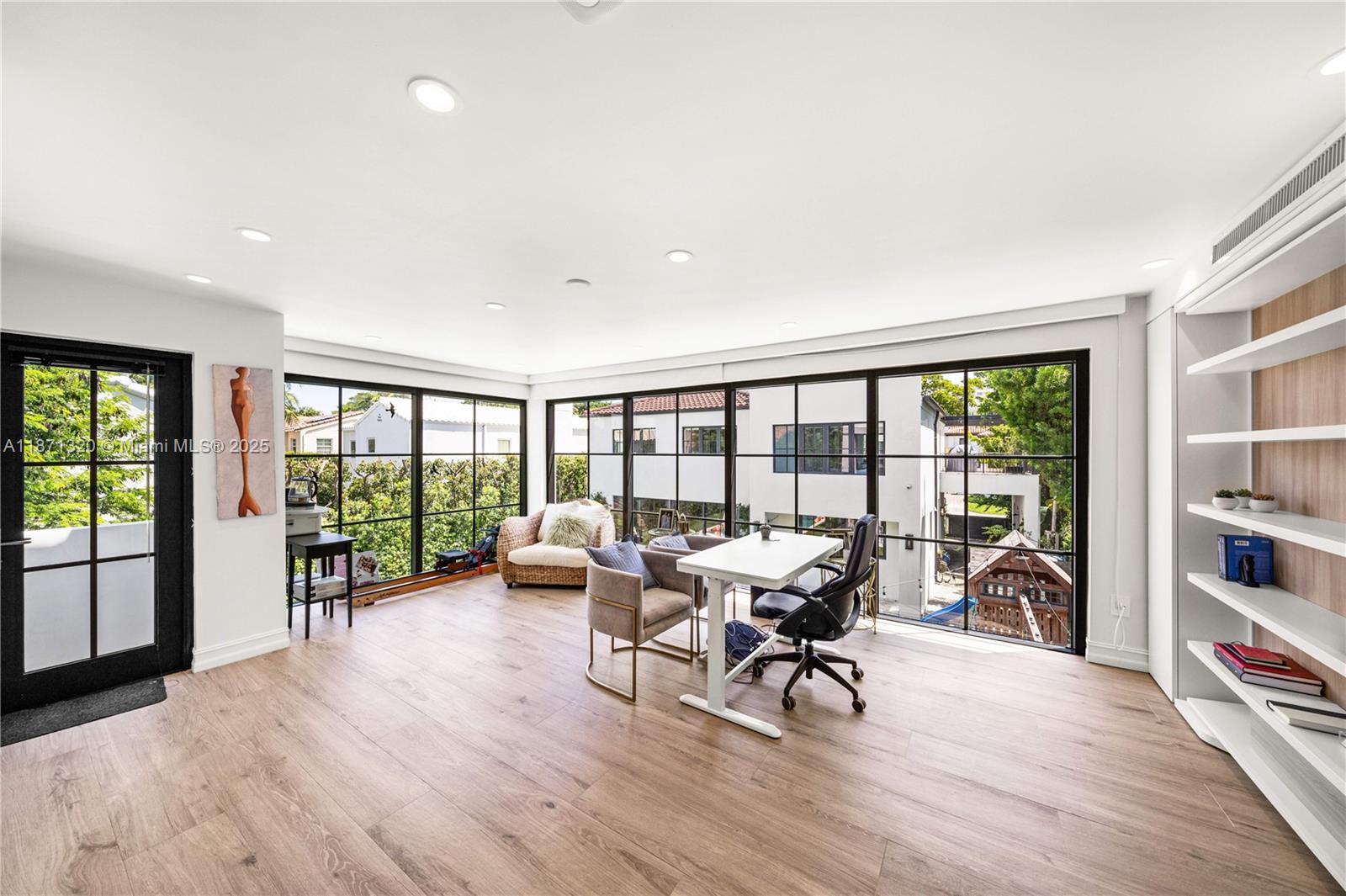 BEACH VIEW - Residential Lease