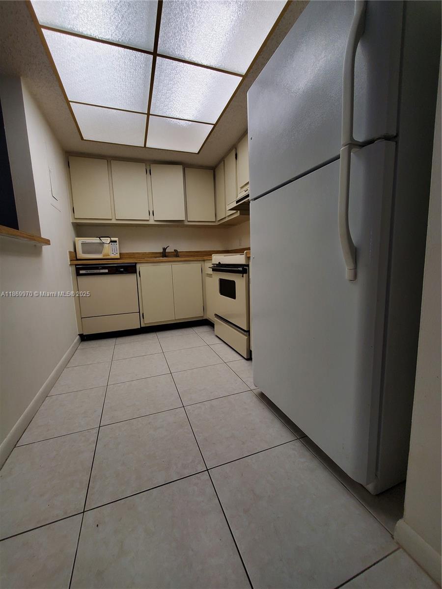 INVERWOOD CONDO - Residential Lease