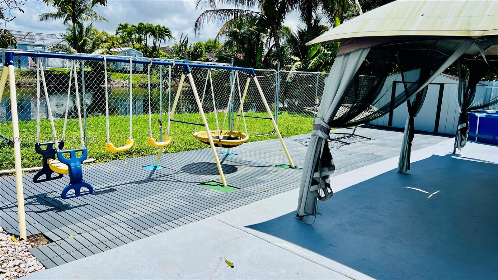 COUNTRY LAKE PARK 1ST ADD - Residential