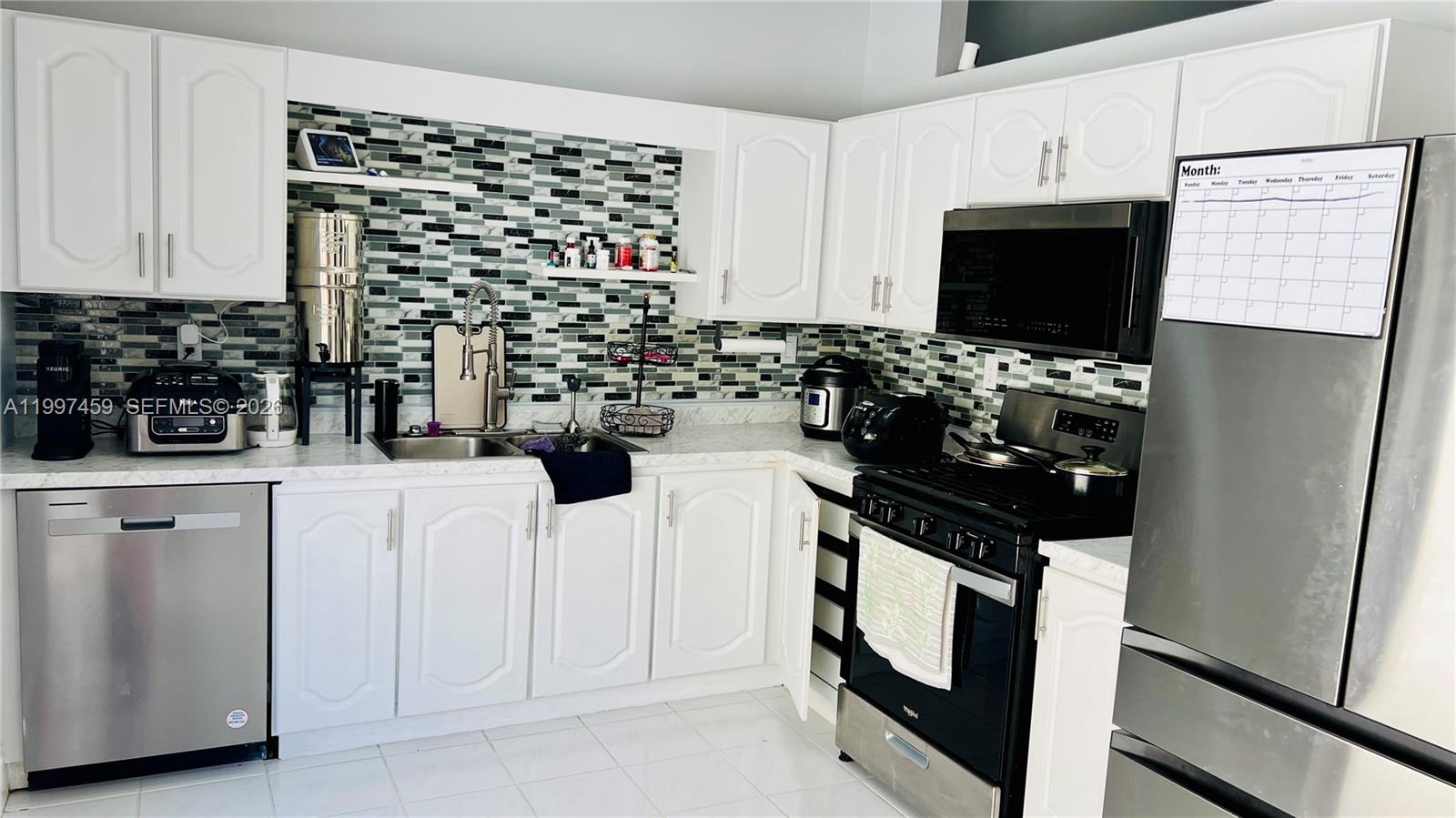 COUNTRY LAKE PARK 1ST ADD - Residential