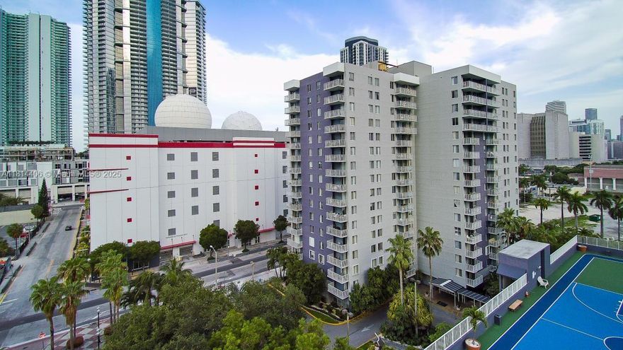 Largest fully remodeled 2 bed 2 baths unit at the sought after Madison Downtown Condo, featuring brand new stainless steel appliances, Italian cabinetry, breakfast's granite countertops and backsplashes, European porcelain floors throughout the entire unit and incredible views from its 9th floor balcony. This amazing gated and secured complex counts with 24hrs security, covered parking garage, two tennis and one basketball courts, pool deck with jacuzzi, garden, sunbath and picnic area, located in the most desired area, at just steps of the Miami World Center and its incredible shopping, restaurants and transport experiences, where you can find with access to absolutely everything and everywhere, no matter if you walk, drive, ride a bicycle or an electric scooter!