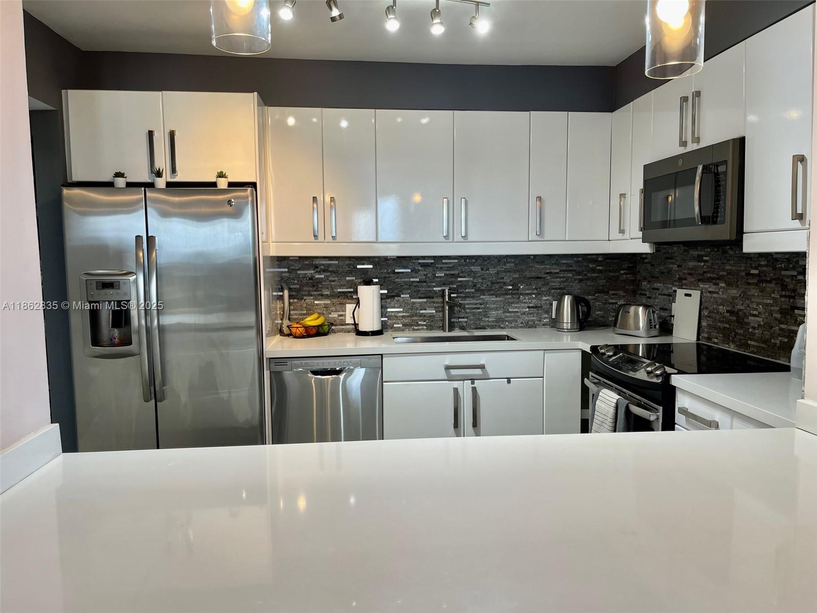 HAMPTONS WEST CONDO - Residential Lease