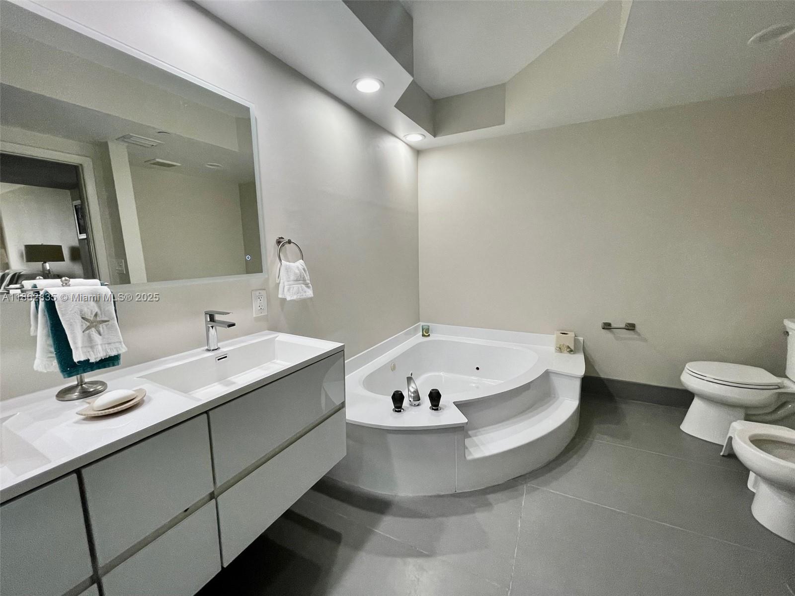 HAMPTONS WEST CONDO - Residential Lease