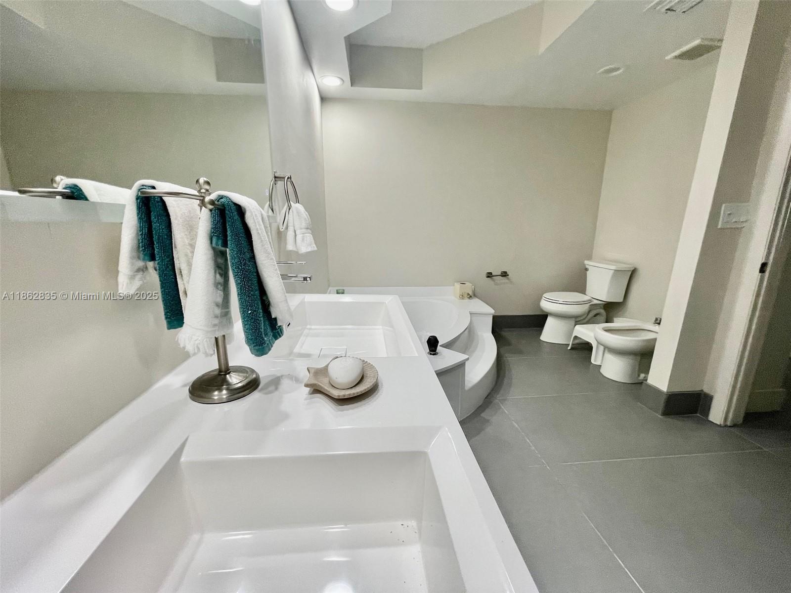 HAMPTONS WEST CONDO - Residential Lease