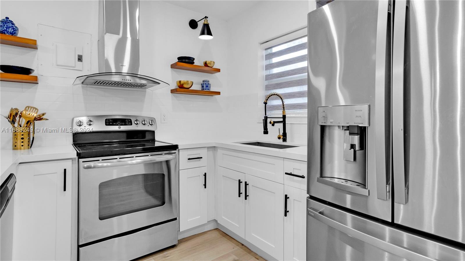 LAUDERDALE MANORS ADD - Residential