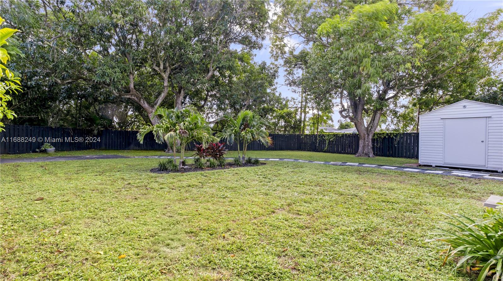 LAUDERDALE MANORS ADD - Residential