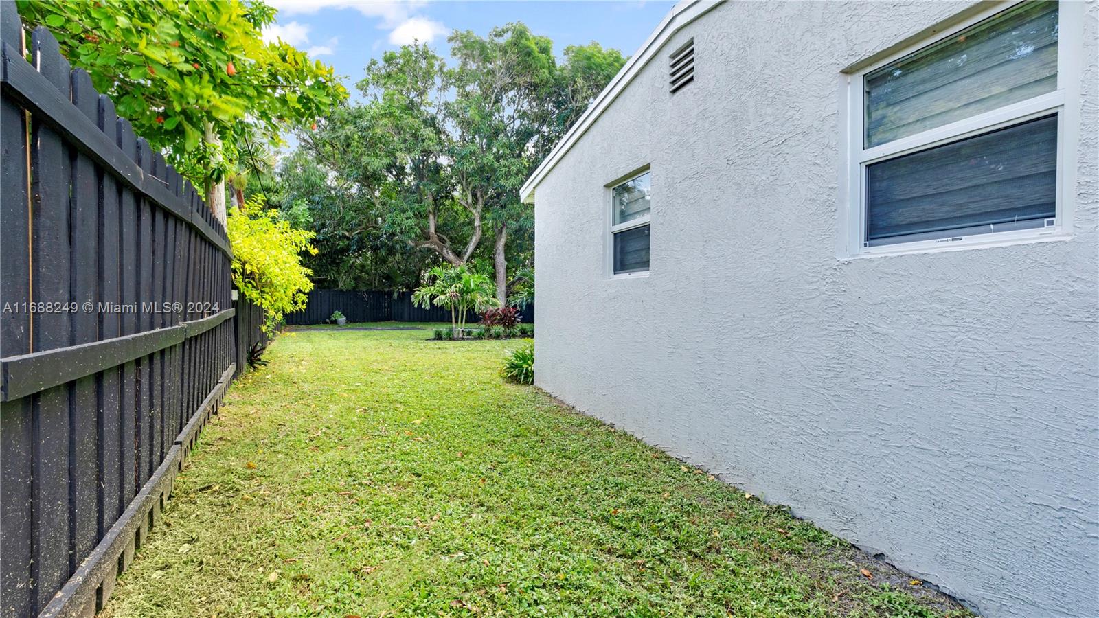 LAUDERDALE MANORS ADD - Residential