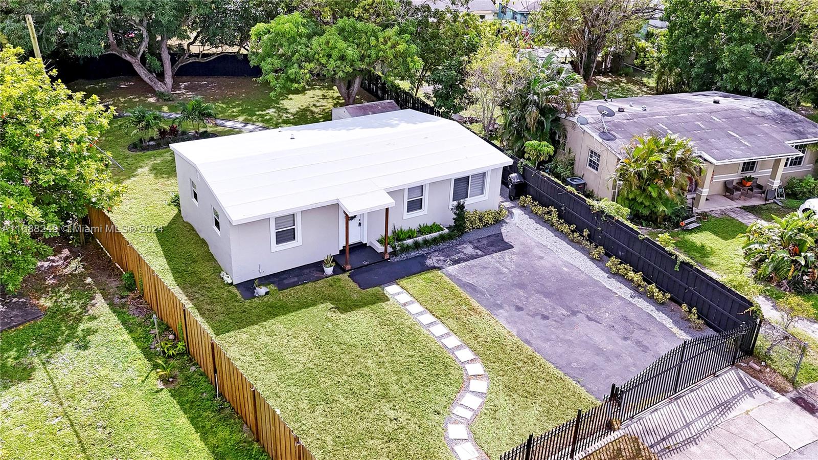 LAUDERDALE MANORS ADD - Residential