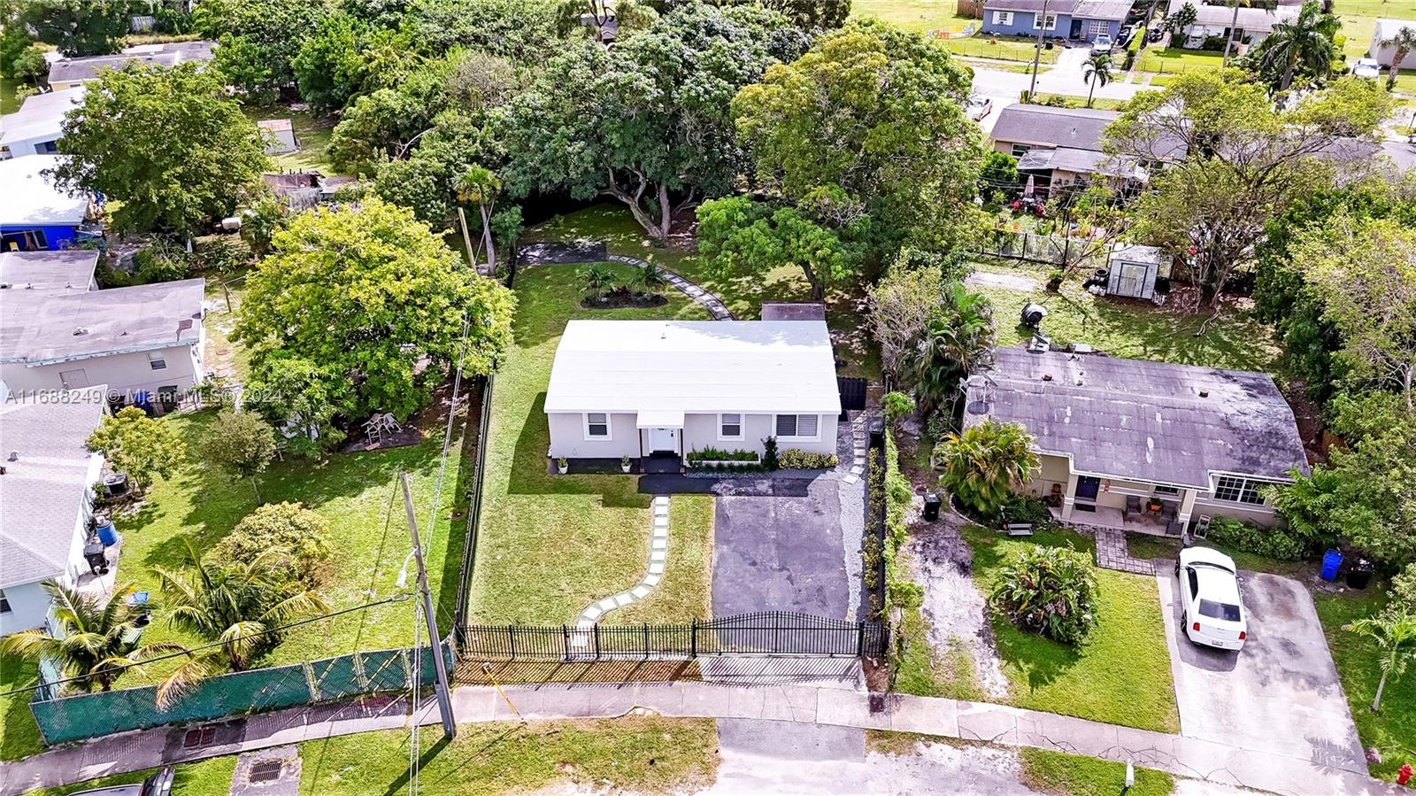 LAUDERDALE MANORS ADD - Residential