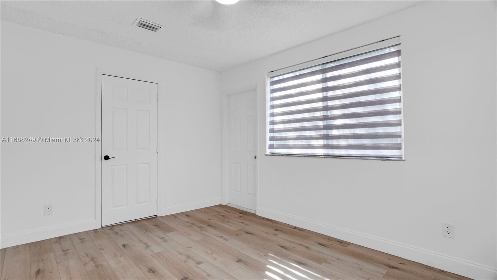 LAUDERDALE MANORS ADD - Residential