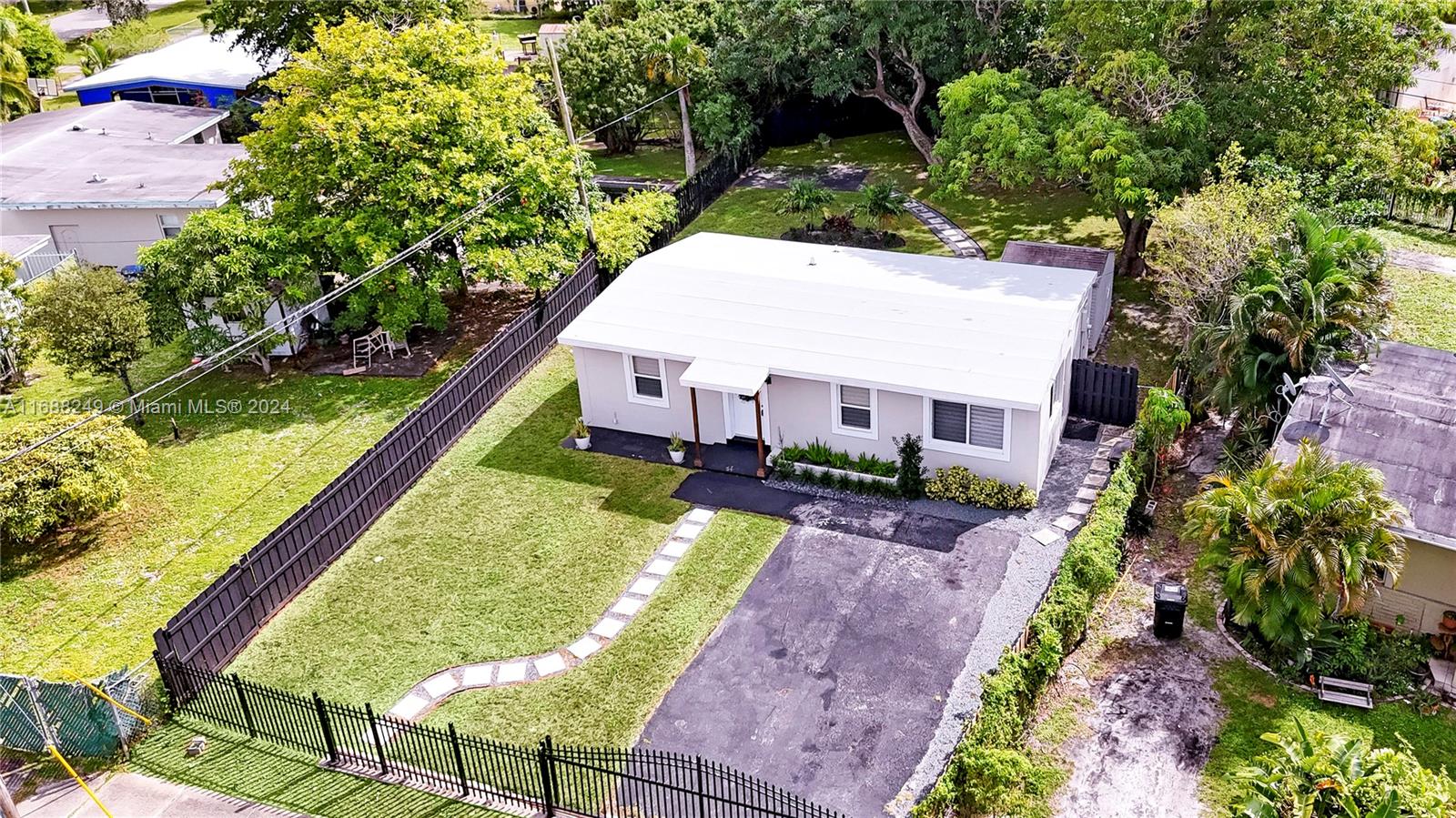 LAUDERDALE MANORS ADD - Residential