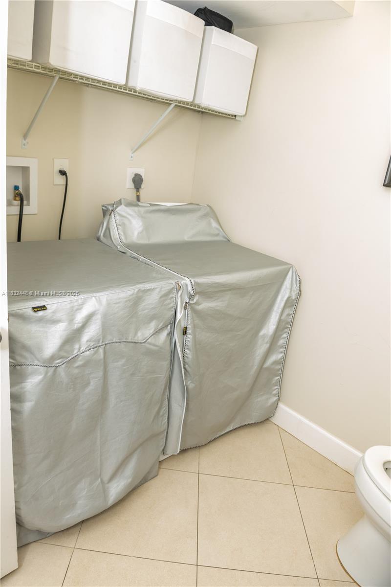 PEMBROKE LAKES SECTION SE - Residential