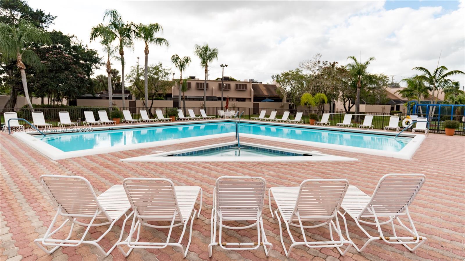 PEMBROKE LAKES SECTION SE - Residential