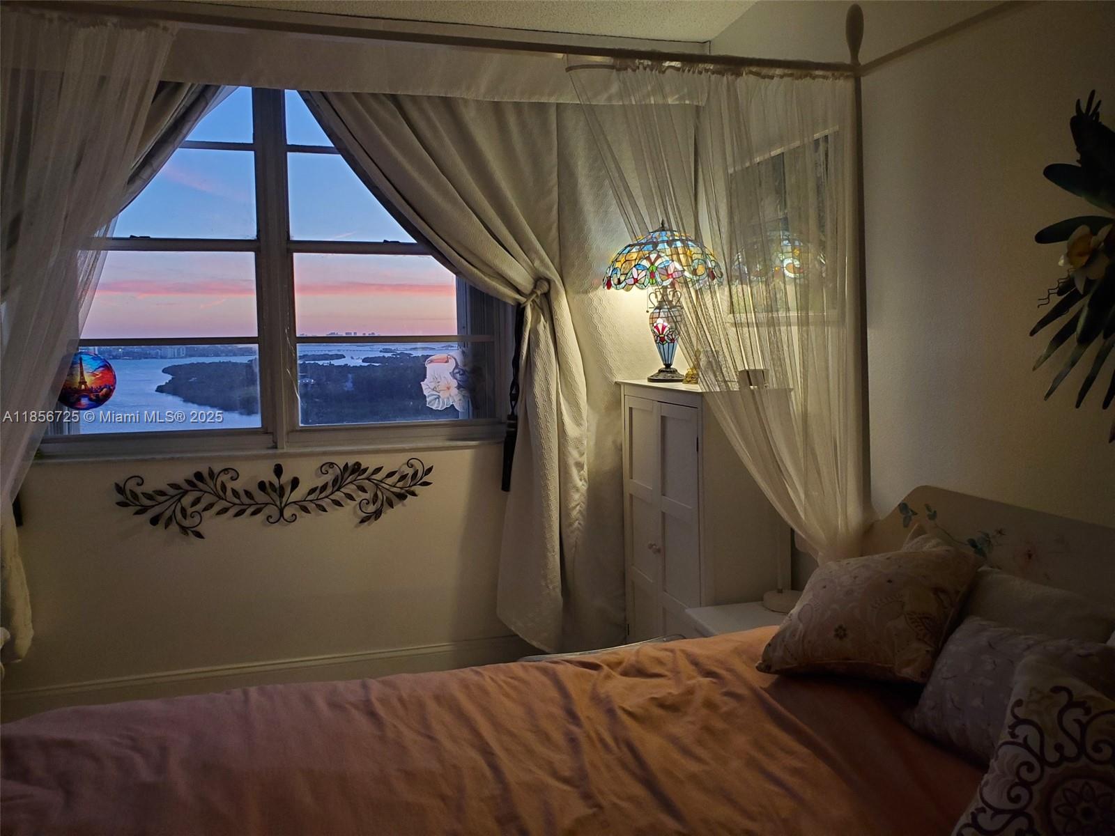300 Bayview Dr 1902