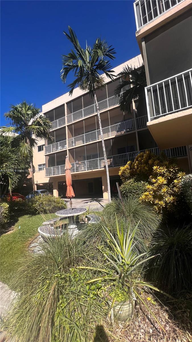 Rental Property at 2620 Ne 135th St 326, North Miami, Miami-Dade County, Florida - Bedrooms: 1 
Bathrooms: 2  - $1,850 MO.