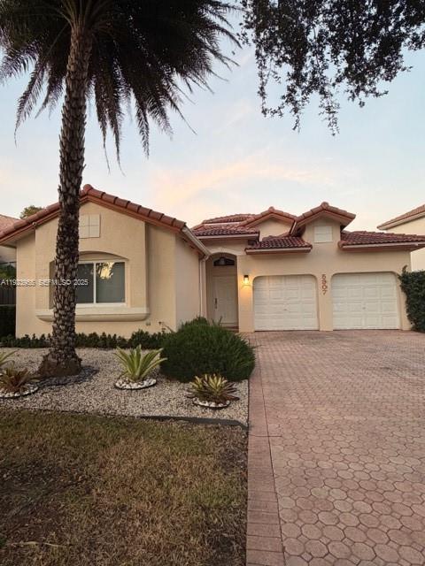 DORAL ISLES-ANTILLES - Residential