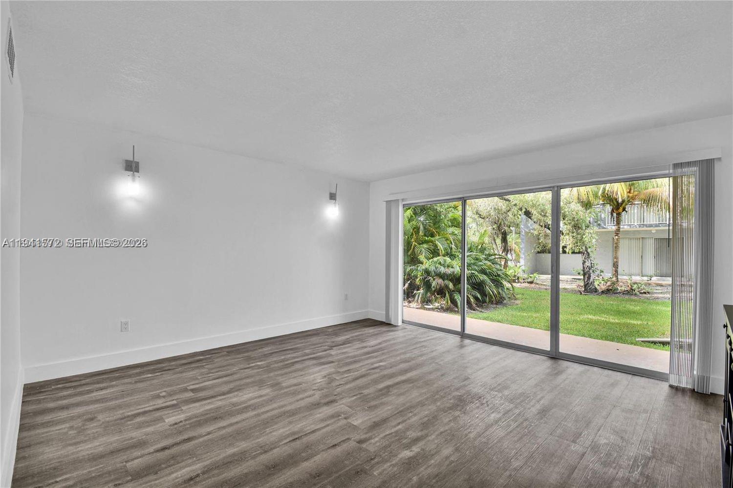 THE BEACH CLUB FONTAINEBL - Residential