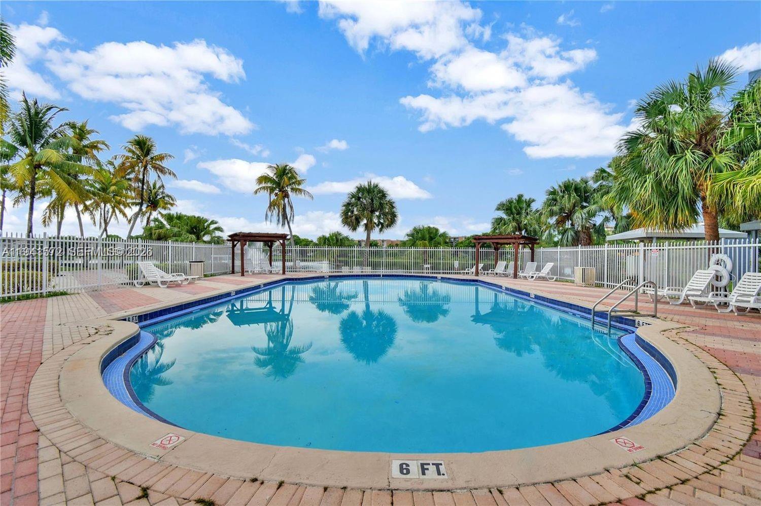 THE BEACH CLUB FONTAINEBL - Residential