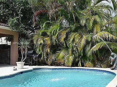 HAWKES BLUFF - Residential