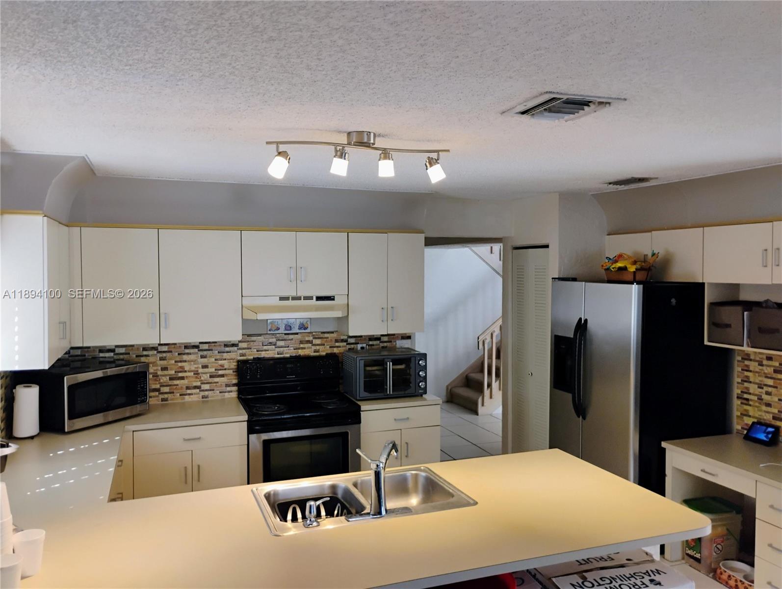 HAWKES BLUFF - Residential