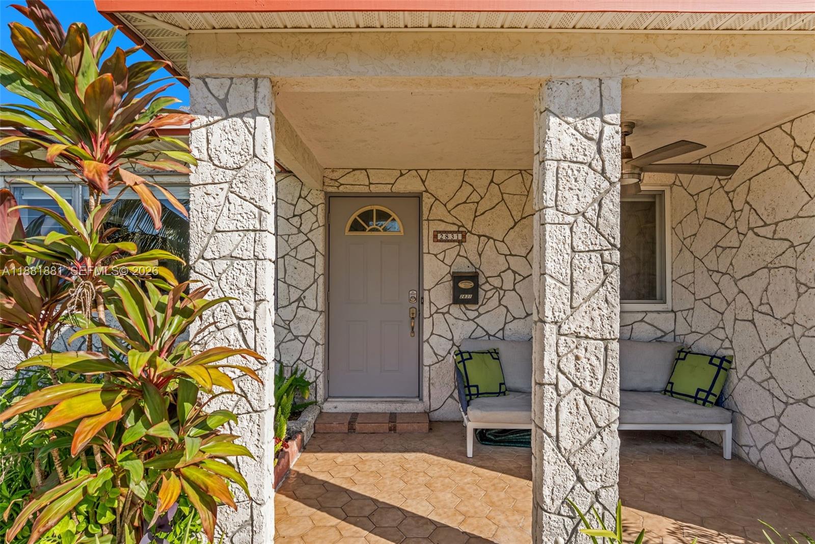 HOLLYWOOD LITTLE RANCHES - Residential