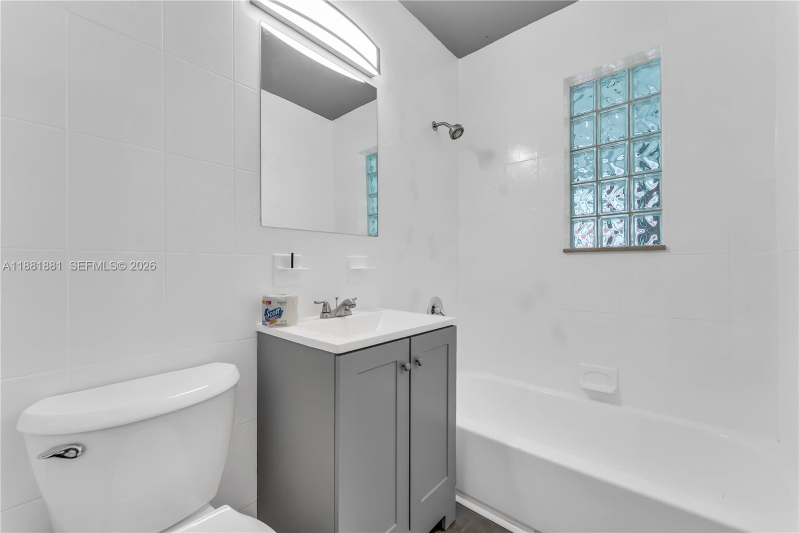 HOLLYWOOD LITTLE RANCHES - Residential