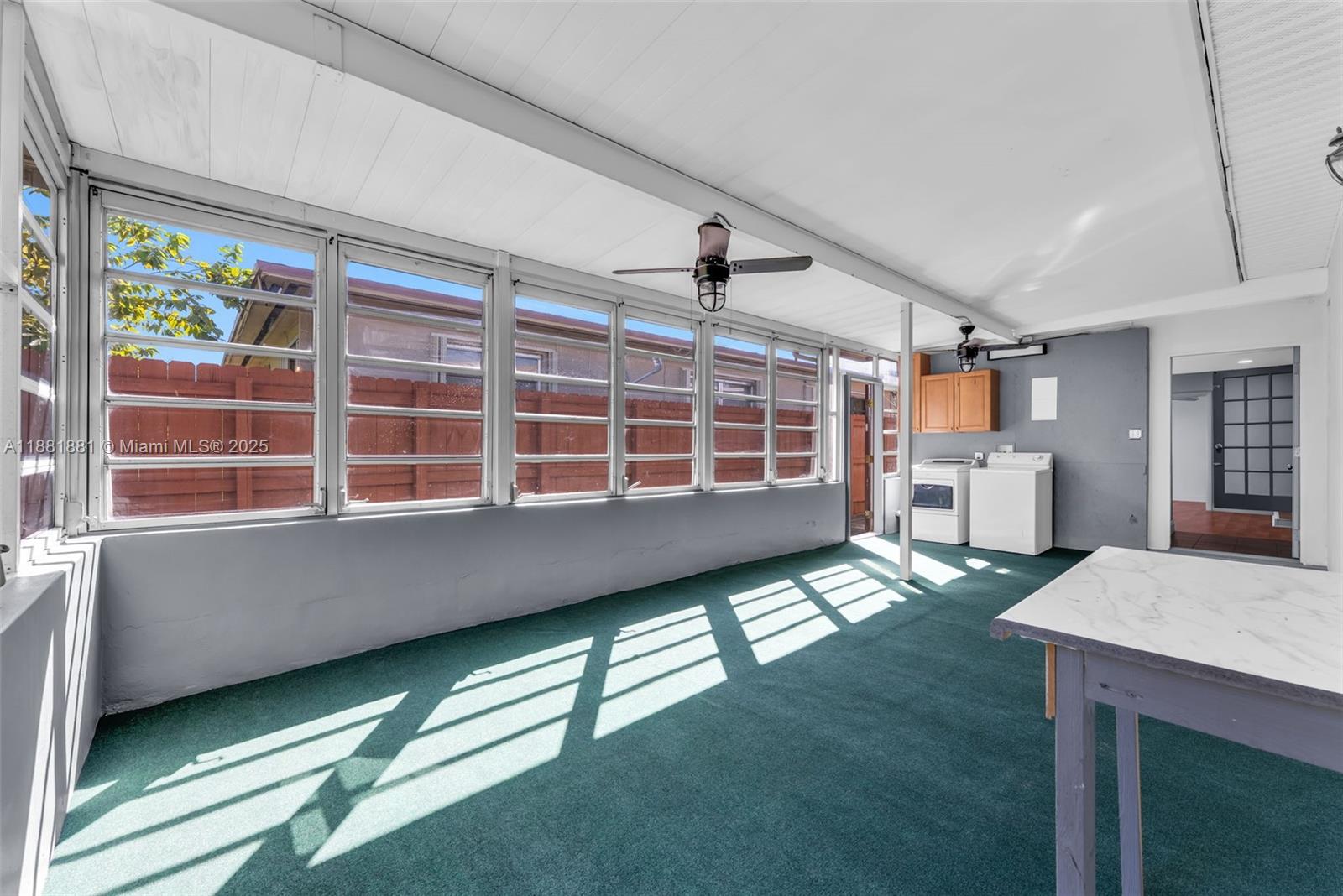 HOLLYWOOD LITTLE RANCHES - Residential