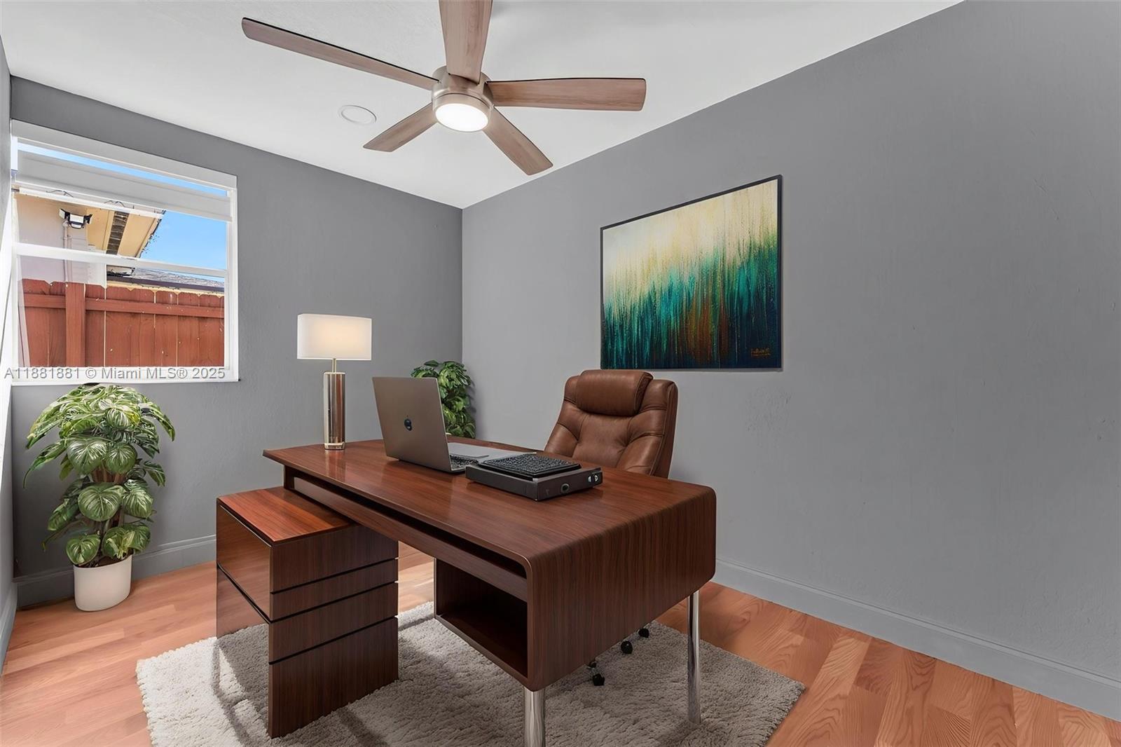 HOLLYWOOD LITTLE RANCHES - Residential