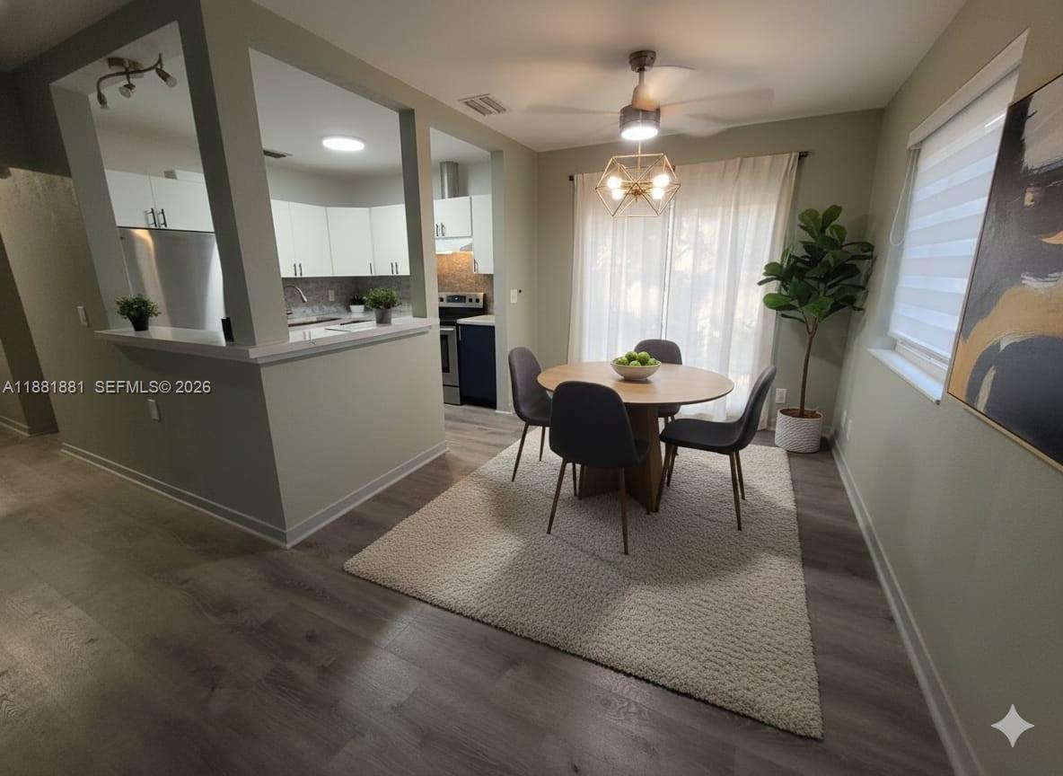 HOLLYWOOD LITTLE RANCHES - Residential