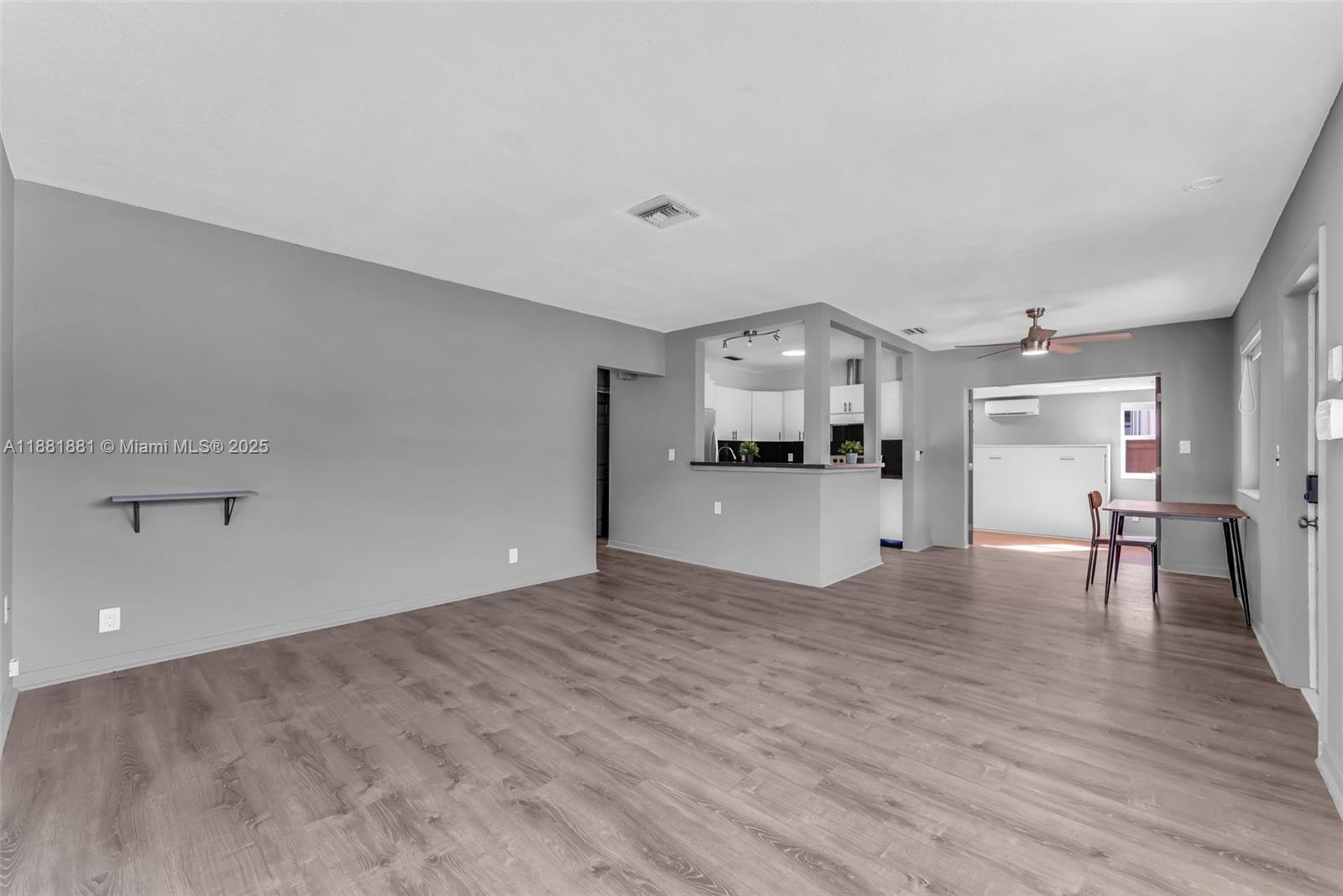 HOLLYWOOD LITTLE RANCHES - Residential