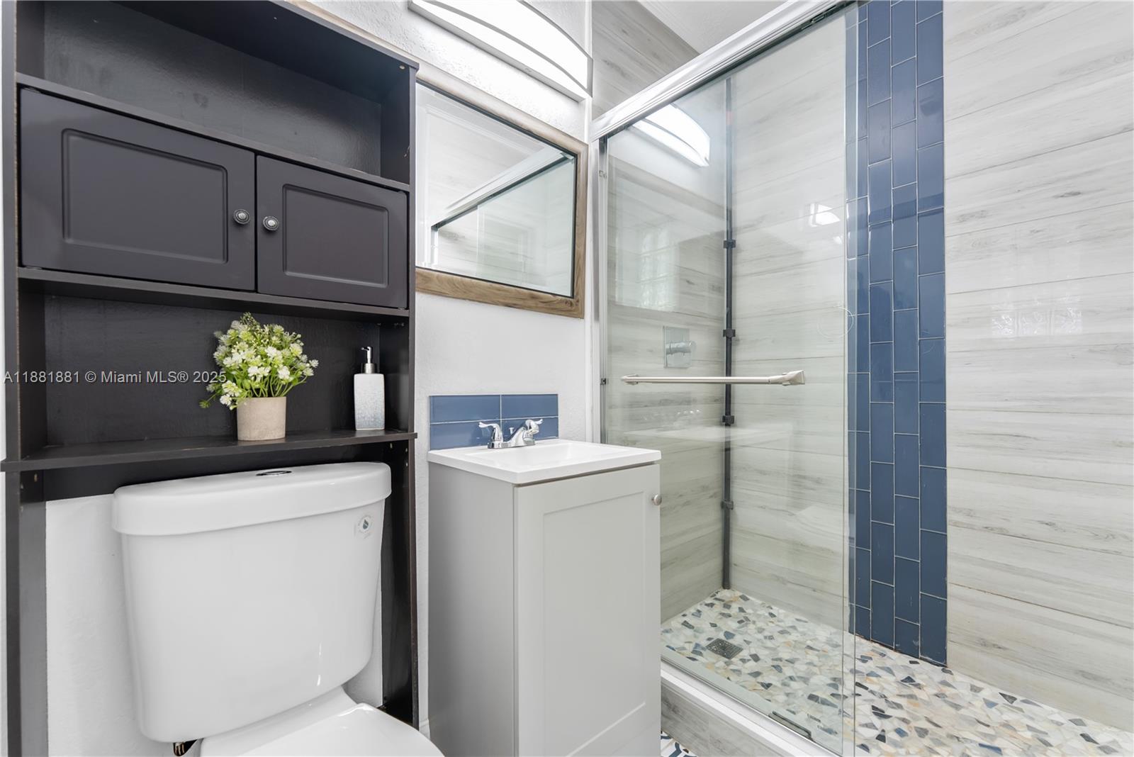 HOLLYWOOD LITTLE RANCHES - Residential