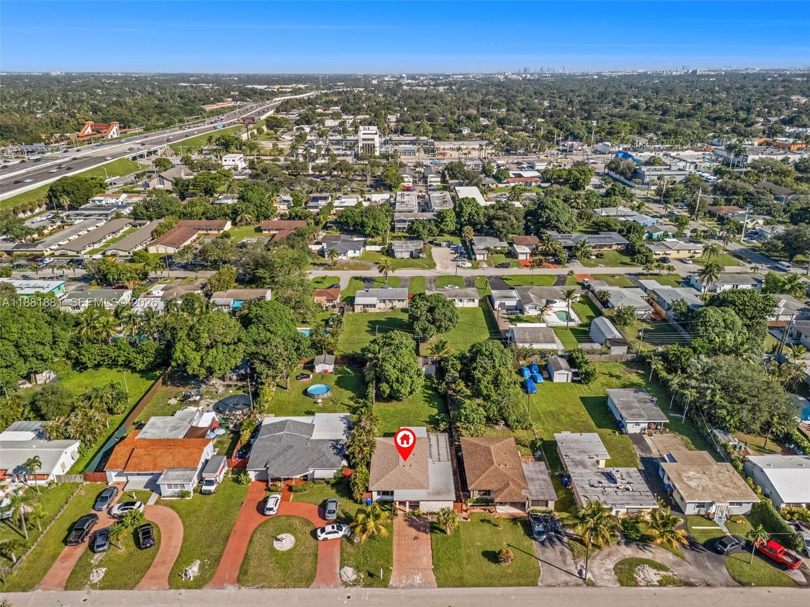 HOLLYWOOD LITTLE RANCHES - Residential