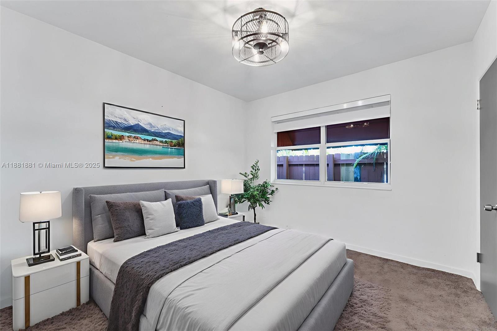 HOLLYWOOD LITTLE RANCHES - Residential