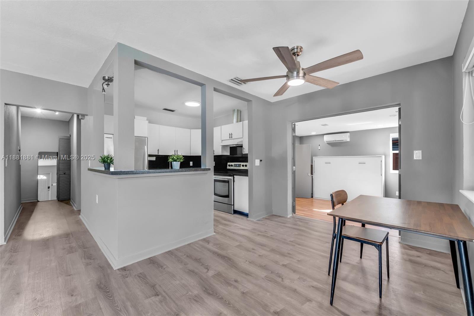 HOLLYWOOD LITTLE RANCHES - Residential