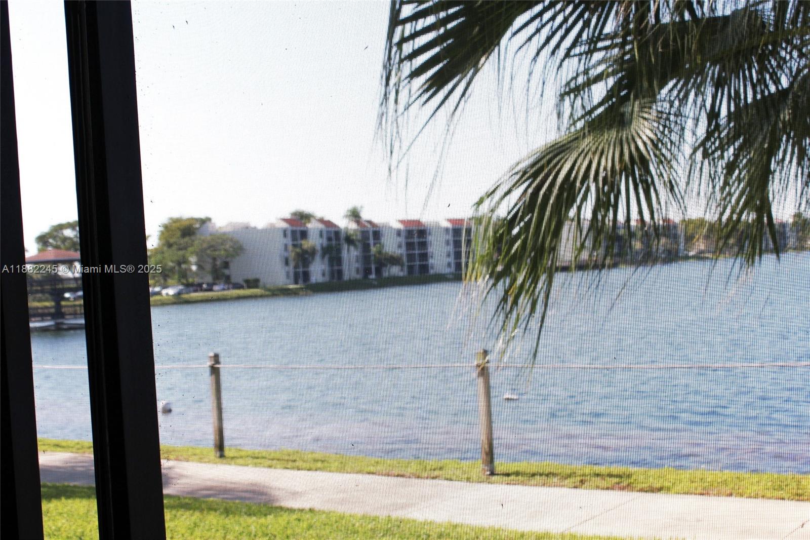 LAKE EMERALD CONDOMINIUM - Residential